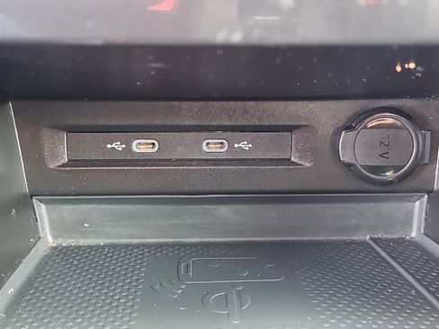 Certified 2022 Volkswagen Tiguan SE image 11