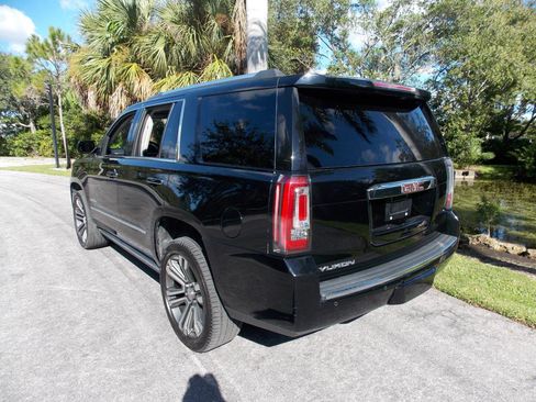 Used 2020 GMC Yukon Denali w/ Denali Premium Package image 14