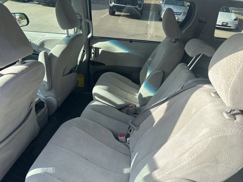 Used 2013 Toyota Sienna LE FWD image 19