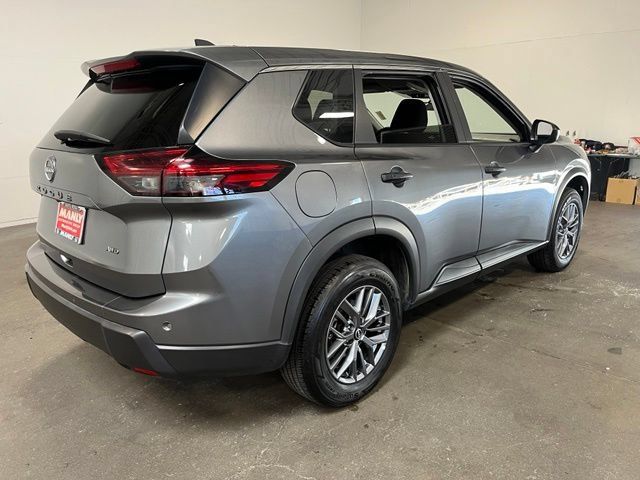Used 2024 Nissan Rogue S AWD/4WD image 3