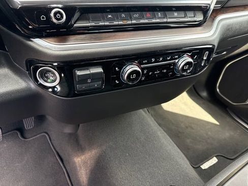 Used 2025 GMC Sierra 1500 SLT AWD/4WD image 21