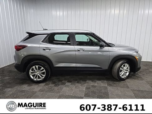Used 2023 Chevrolet TrailBlazer LS FWD image 2