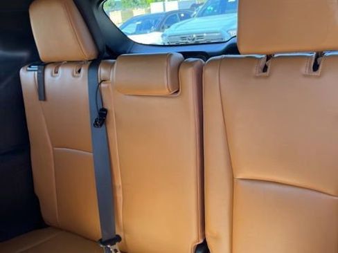 Used 2023 Toyota Highlander Platinum image 9