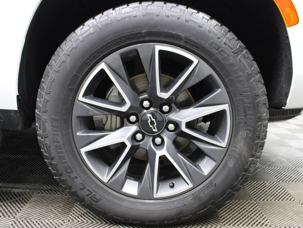 Used 2021 Chevrolet Suburban Z71 AWD/4WD image 13