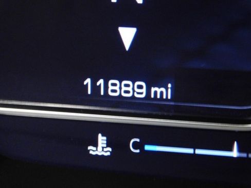 Used 2024 GMC Yukon Denali w/ Advanced Technology Package image 31