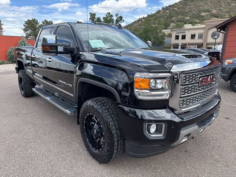 Used 2019 GMC Sierra 2500 Denali w/ Duramax Plus Package AWD/4WD image 1