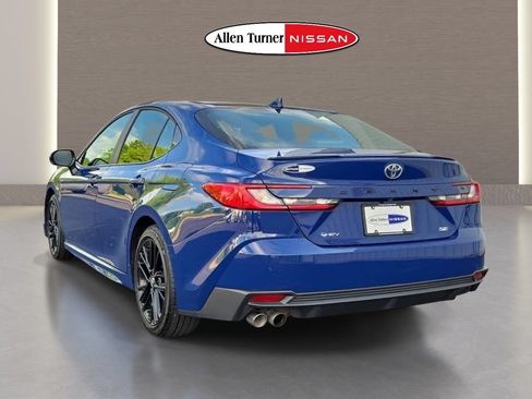 Used 2026 Toyota Camry SE FWD image 9