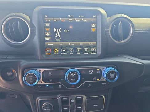 Used 2021 Jeep Wrangler Unlimited Sahara AWD/4WD image 20
