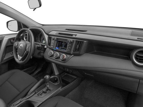 Used 2018 Toyota RAV4 LE image 33