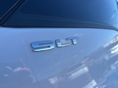 Used 2023 GMC Terrain SLT image 12