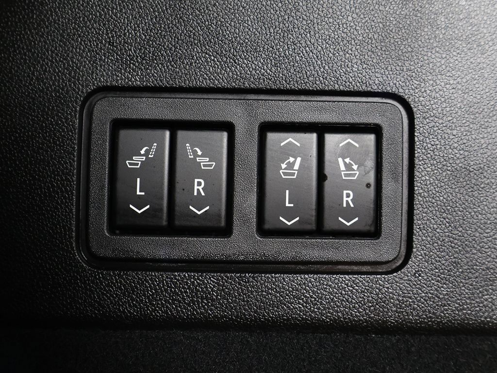Used 2024 Cadillac XT6 Sport w/ LPO, Floor Liner Package AWD/4WD image 25