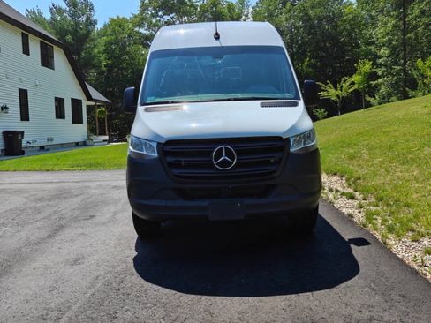 Used 2021 Mercedes-Benz Sprinter 2500 image 2