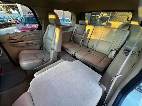 Used 2014 Cadillac Escalade Premium image 25