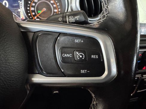 Used 2020 Jeep Gladiator Overland AWD/4WD image 17