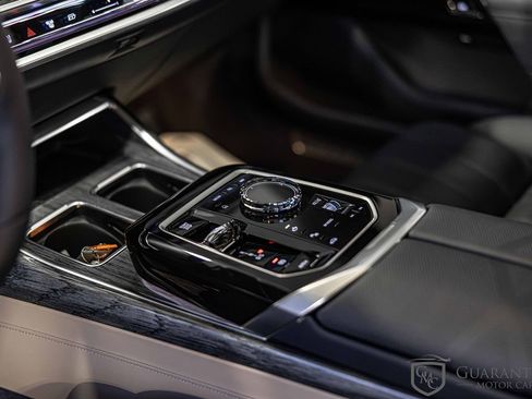 Used 2025 BMW 760i xDrive w/ Executive Package image 23
