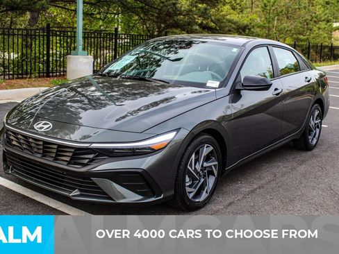 Used 2025 Hyundai Elantra Sport image 3