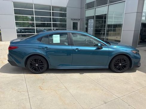 Used 2025 Toyota Camry SE FWD image 8