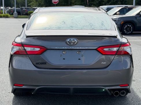 Used 2018 Toyota Camry SE w/ Moonroof Package FWD image 4