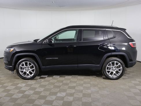 Used 2022 Jeep Compass Latitude image 12