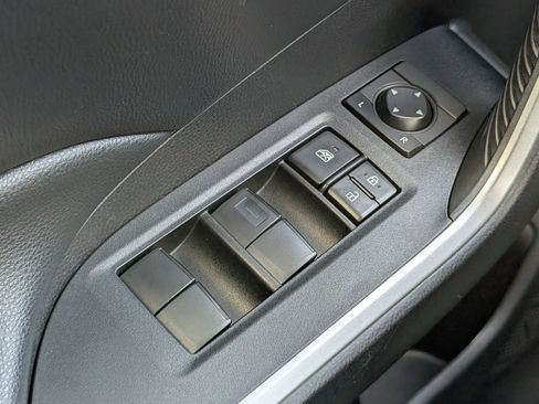 Used 2020 Toyota RAV4 LE image 21