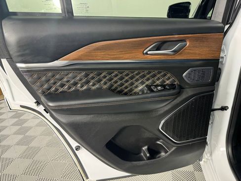 Used 2025 Jeep Grand Cherokee Summit image 29