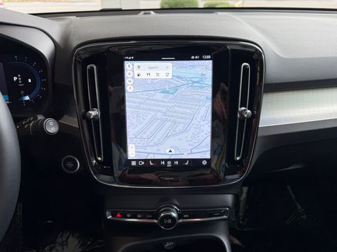 Used 2024 Volvo XC40 B5 Core AWD/4WD image 22