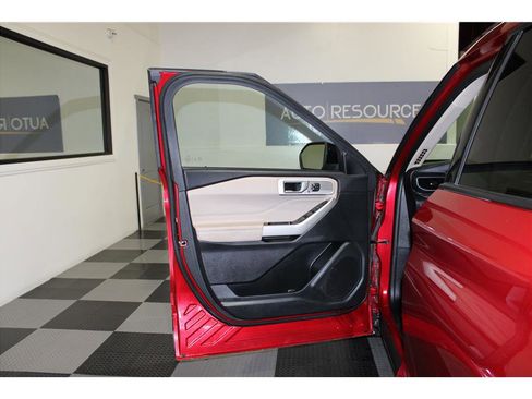 Used 2022 Ford Explorer Limited w/ Equipment Group 301A image 12