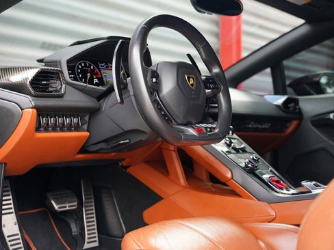 Used 2016 Lamborghini Huracan LP 610-4 image 3