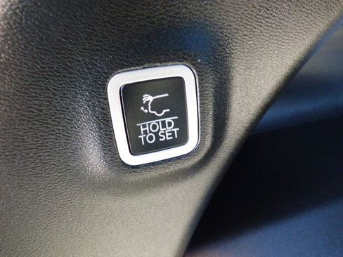 Used 2025 Jeep Wagoneer S Limited image 13