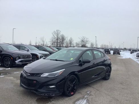 Used 2018 Chevrolet Cruze LT w/ Convenience Package image 1