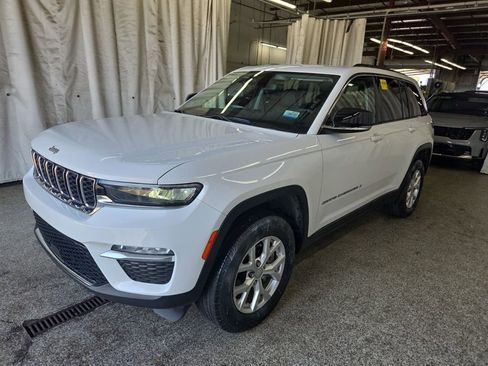 Used 2023 Jeep Grand Cherokee Limited image 1