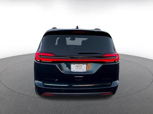 Used 2025 Chrysler Pacifica Limited FWD image 12