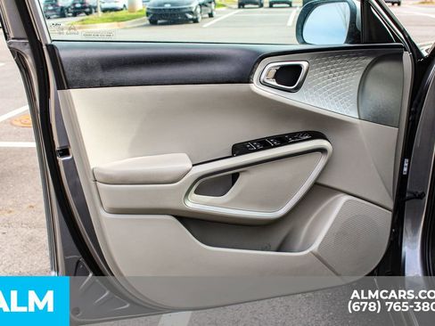 Used 2025 Kia Soul LX image 34