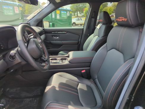 New 2025 Honda Pilot TrailSport image 18