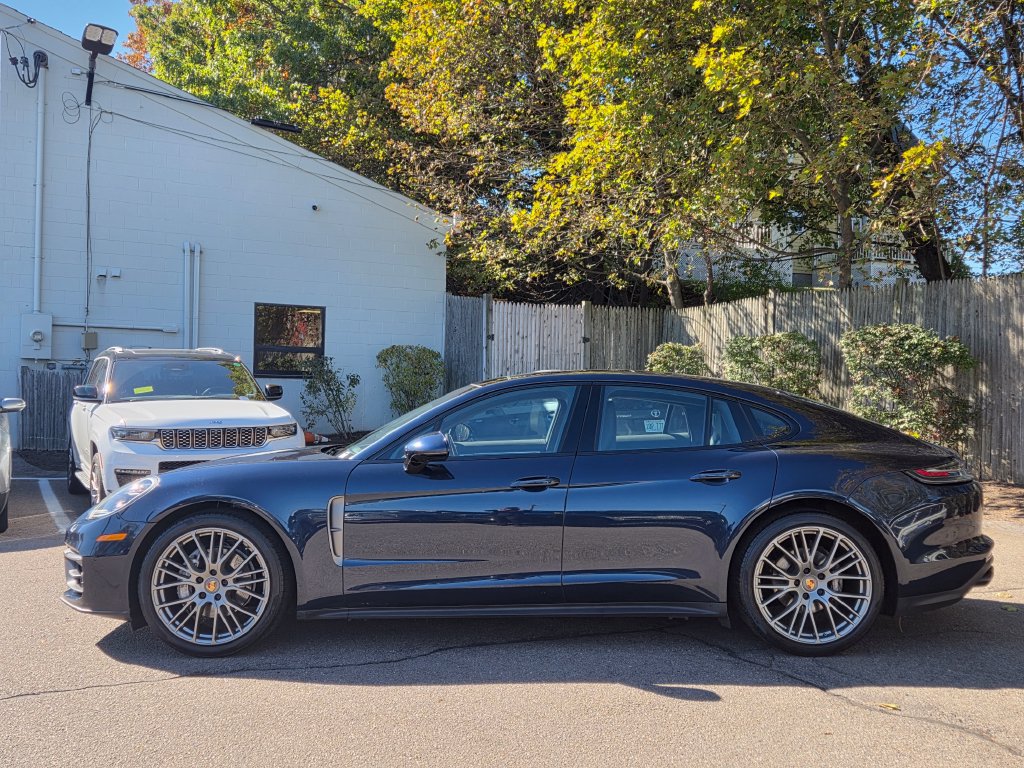 Used 2022 Porsche Panamera 4 Platinum Edition w/ Assistance Package AWD/4WD image 3