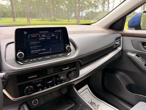 Used 2023 Nissan Rogue SV FWD image 16