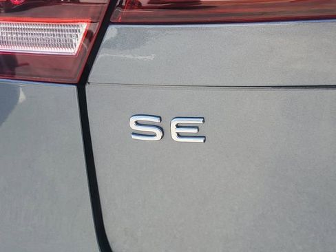 Used 2024 Volkswagen Tiguan SE R-Line image 7