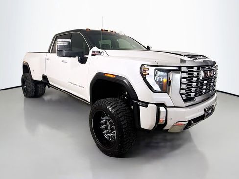 Used 2025 GMC Sierra 3500 Denali w/ Technology Package image 1
