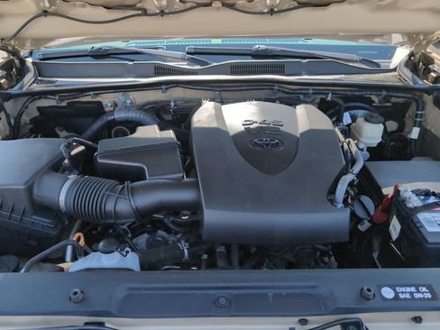 Used 2017 Toyota Tacoma SR5 w/ Tow Package AWD/4WD image 32