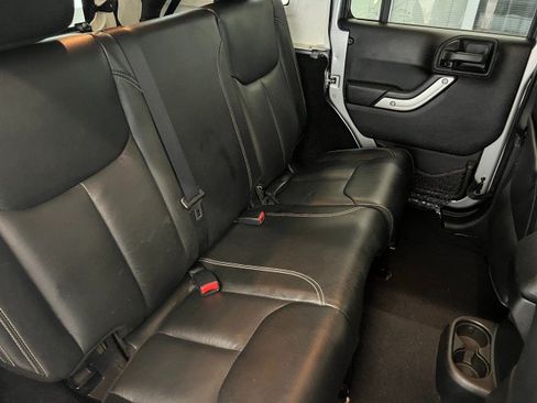 Used 2015 Jeep Wrangler Unlimited Sahara w/ Dual Top Group AWD/4WD image 30
