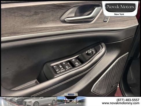 Used 2023 Jeep Grand Cherokee Limited AWD/4WD image 14
