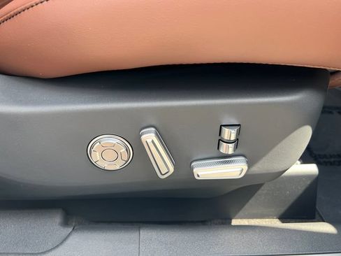 New 2026 Lincoln Nautilus Reserve AWD/4WD image 17