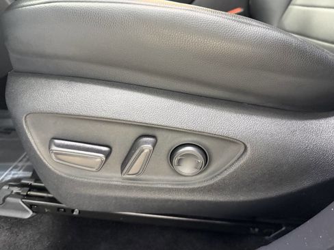 Used 2022 Toyota Highlander XLE AWD/4WD image 45