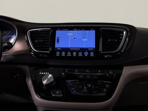 Used 2017 Chrysler Pacifica Touring-L Plus FWD image 22