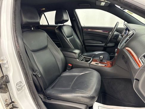 Used 2014 Chrysler 300 image 9