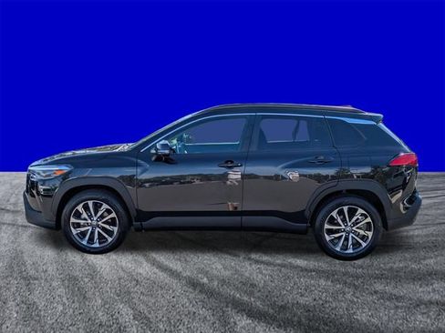 Used 2022 Toyota Corolla Cross XLE w/ Convenience Package FWD image 7