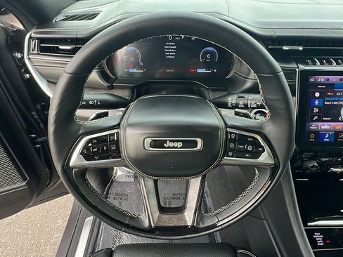 Certified 2025 Jeep Grand Cherokee L Overland w/ Advanced Protech Group III image 18