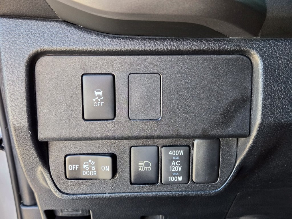 Used 2020 Toyota Tacoma TRD Off-Road w/ TRD Premium Off Road Package AWD/4WD image 32