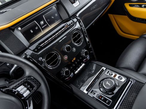 Used 2023 Rolls-Royce Cullinan Black Badge w/ Dark Exterior Package image 33