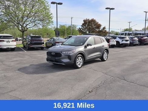Used 2023 Ford Escape Active AWD/4WD image 3